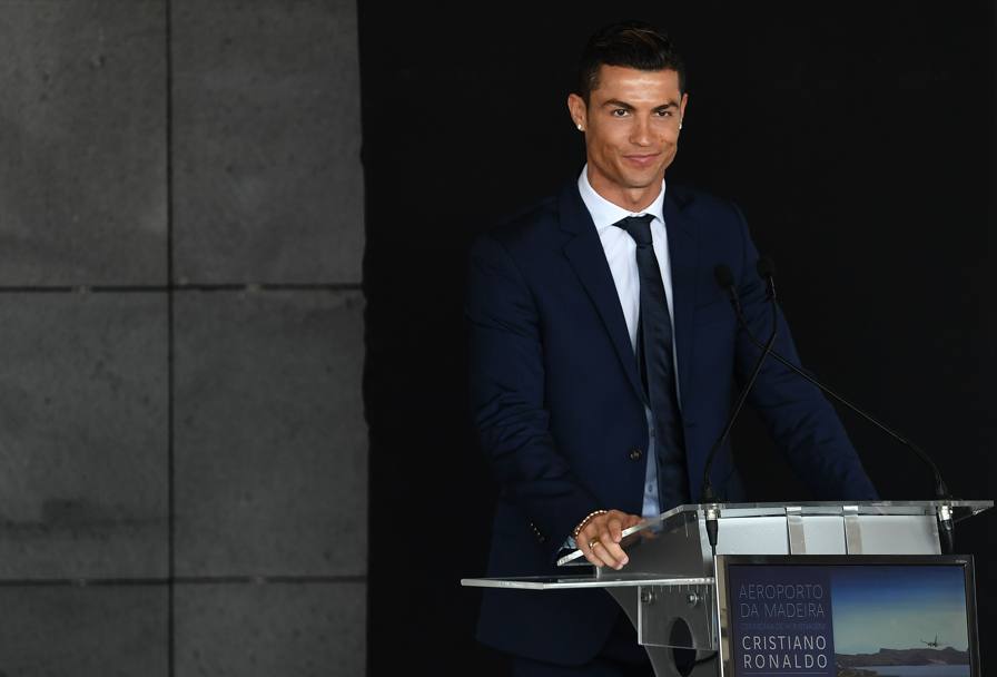Cristiano Ronaldo, 32 anni, durante il discorso di ringraziamento. Afp